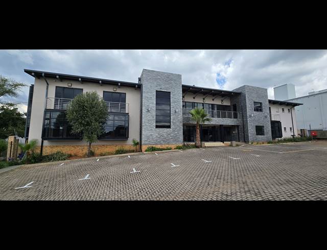 3,401M² WAREHOUSE TO LET IN WELTEVREDEN PARK