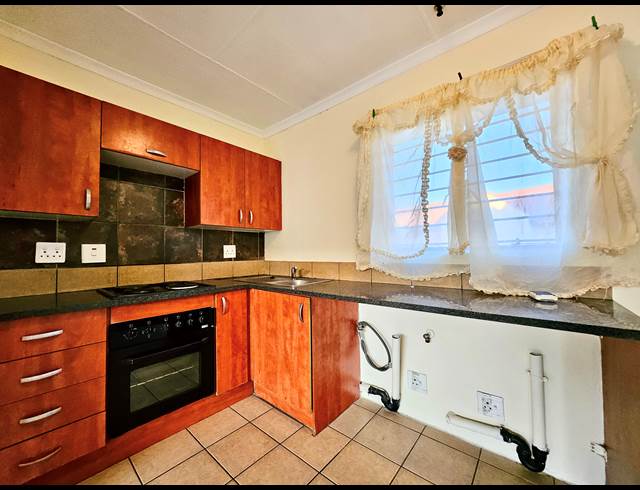 1 bed property to rent in ESTHER PARK