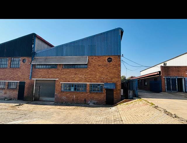 690M² WAREHOUSE TO LET IN STORMILL