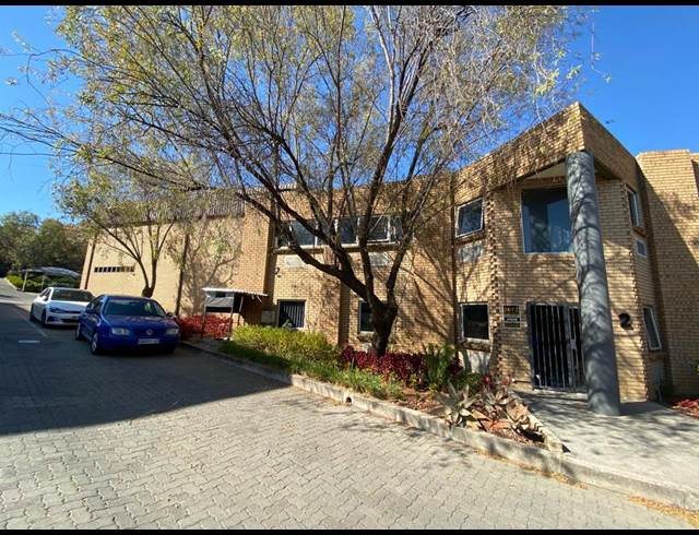 615M² WAREHOUSE TO LET IN KYALAMI