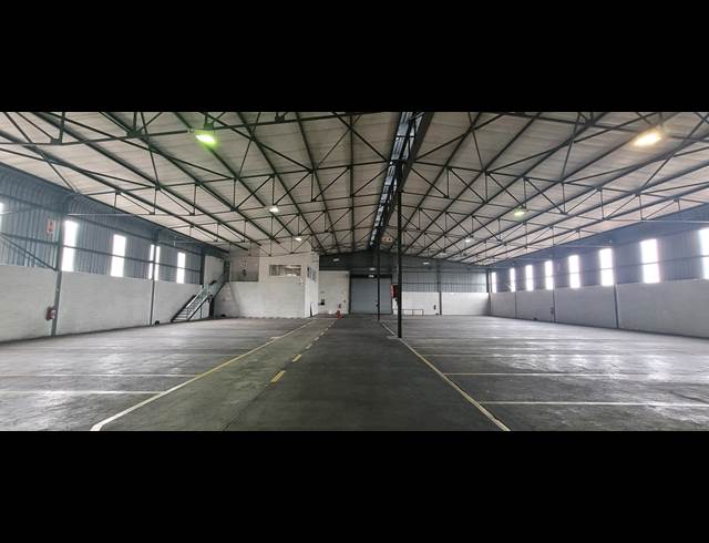 3,660M² WAREHOUSE TO LET IN WHITE RIVER CENTRAL