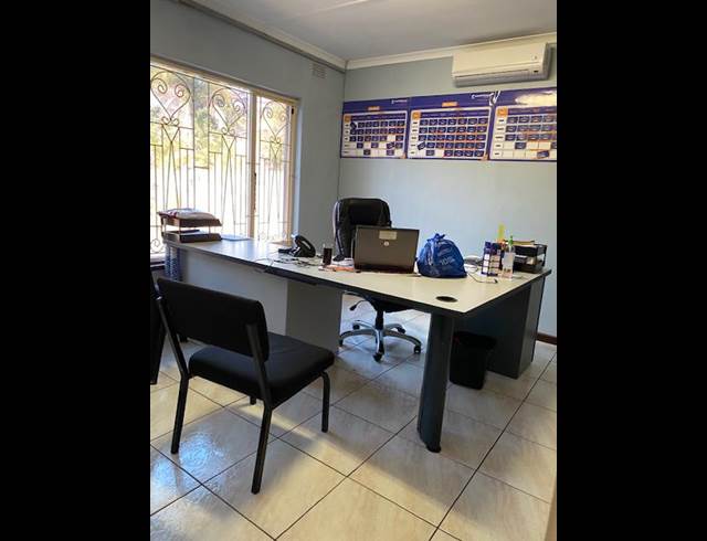200M² WAREHOUSE TO LET IN RIVERHORSE VALLEY