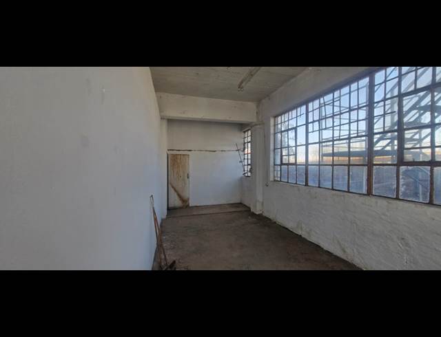 200M² WAREHOUSE TO LET IN VILLAGE MAIN