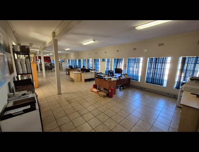 5,356M² WAREHOUSE TO LET IN ANDERBOLT