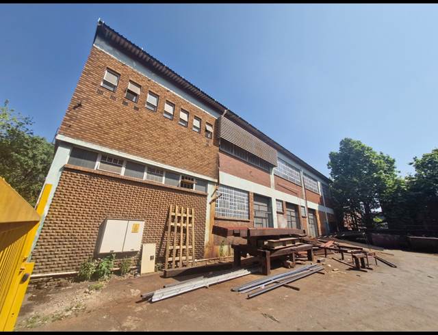 900M² WAREHOUSE TO LET IN BENROSE