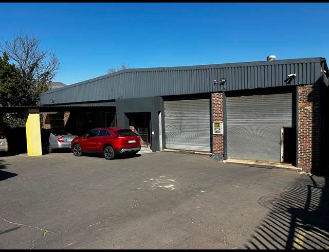 1,200M² WAREHOUSE TO LET IN WYNBERG