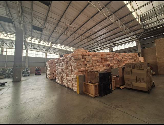 2,494M² WAREHOUSE TO LET IN GOSFORTH PARK