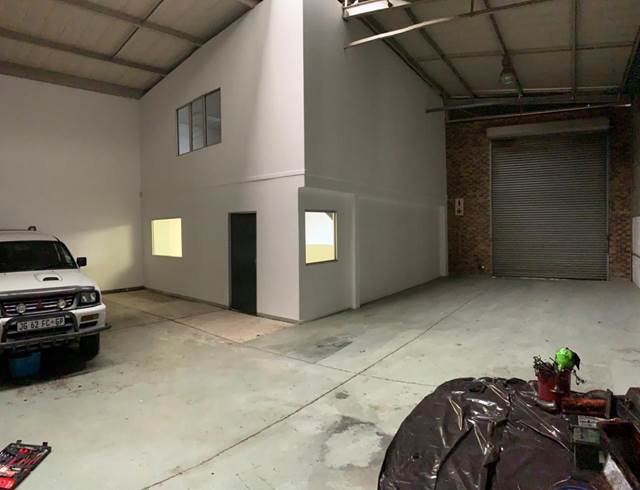 252M² WAREHOUSE TO LET IN LASER PARK