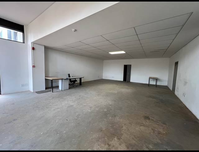 1,220M² WAREHOUSE TO LET IN IRENE