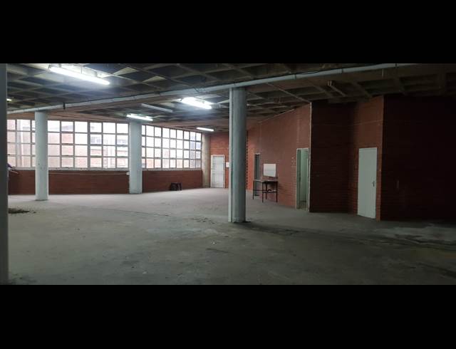 300M² BUSINESS CENTRE TO LET IN PHOENIX INDUSTRIAL