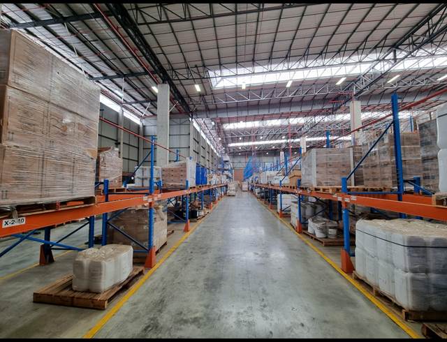 8,470M² WAREHOUSE TO LET IN LINBRO PARK