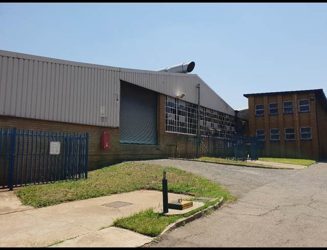 5,879M² WAREHOUSE TO LET IN WADEVILLE