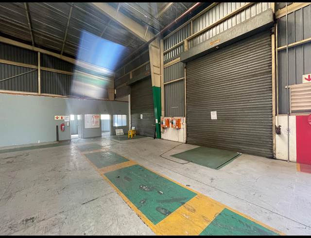 11,924M² WAREHOUSE TO LET IN HALFWAY HOUSE