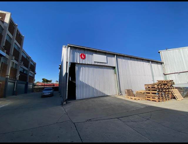 1,667M² WAREHOUSE TO LET IN EASTLEIGH