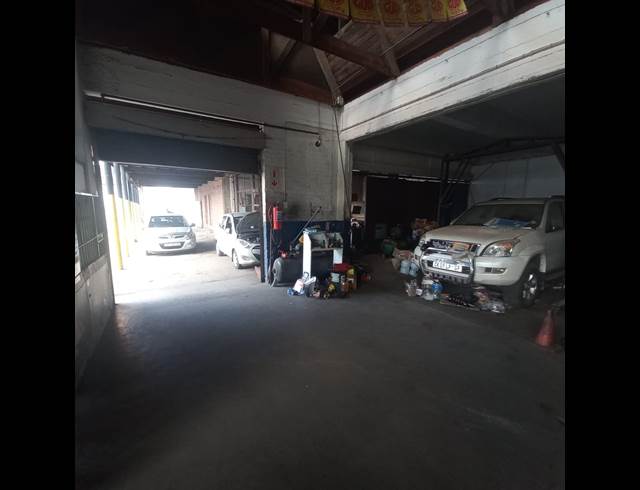 270M² WAREHOUSE TO LET IN CITY WEST