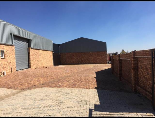 300M² WAREHOUSE TO LET IN ANDERBOLT