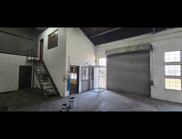 340M² WAREHOUSE TO LET IN DAL JOSAFAT