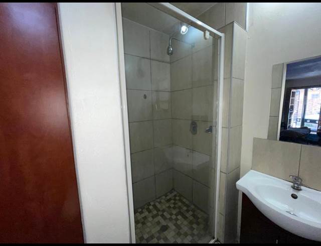 1 BEDROOM PROPERTY TO RENT IN DIE BULT