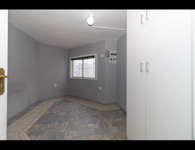 5 BEDROOM HOUSE TO LET IN MOUNTAINSIDE