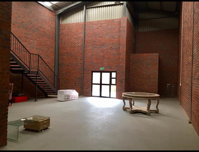 296M² WAREHOUSE TO LET IN FERNDALE