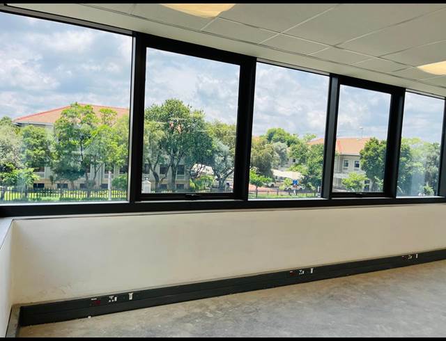 345M² OFFICE TO LET IN VORNA VALLEY