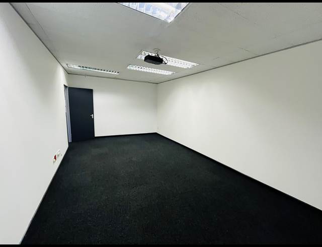 360.20M² OFFICE TO LET IN BRYANSTON