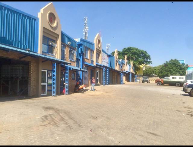 301M² WAREHOUSE TO LET IN LASER PARK