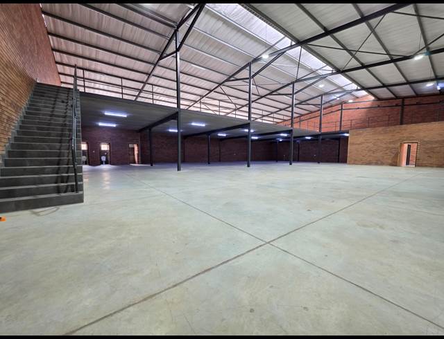 1,162M² WAREHOUSE TO LET IN ORMONDE