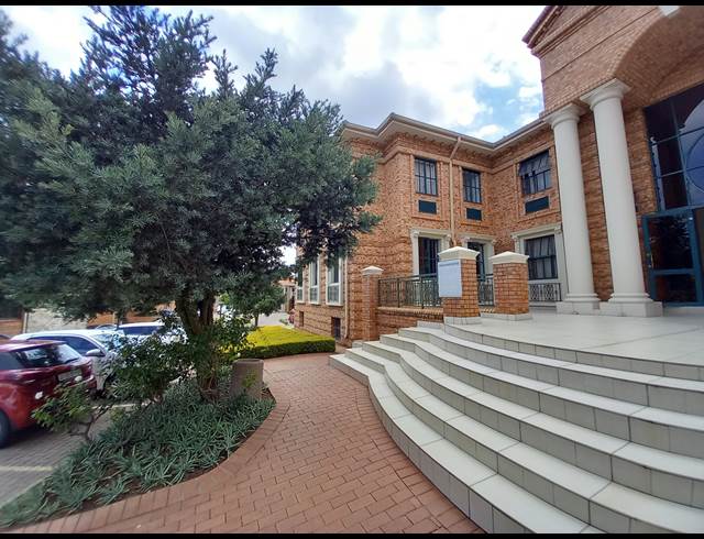 282M² OFFICE TO LET IN BRYANSTON