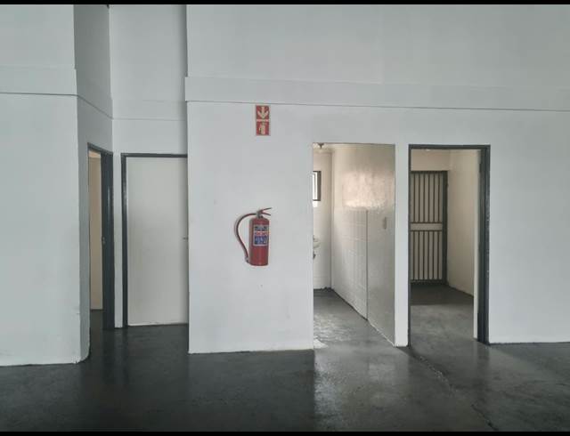 225M² WAREHOUSE TO LET IN RIVERSIDE PARK