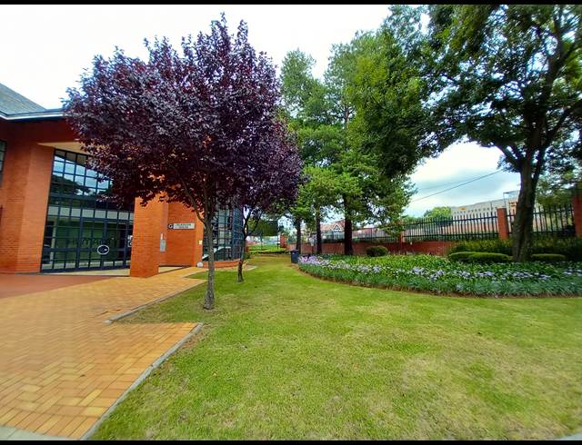 568M² OFFICE TO LET IN LYME PARK