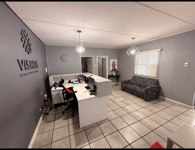 490M² WAREHOUSE TO LET IN PAROW INDUSTRIAL