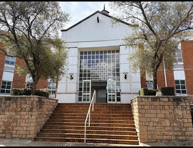 123M² OFFICE TO LET IN FOURWAYS