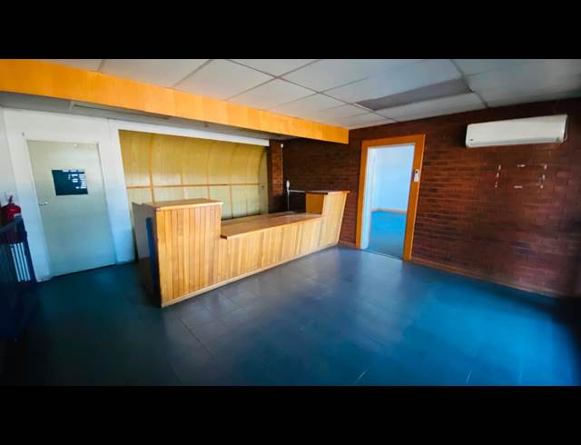 2,606M² WAREHOUSE TO LET IN ROOIHUISKRAAL