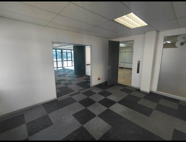 299M² OFFICE TO LET IN BRYANSTON