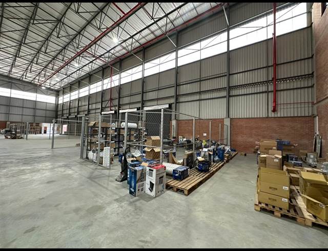 6,940M² WAREHOUSE TO LET IN NORTH RIDING
