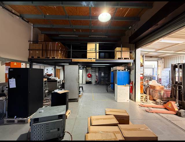 1,043M² WAREHOUSE TO LET IN ORMONDE