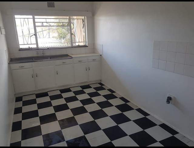 2 bed property to rent in LANGERUG