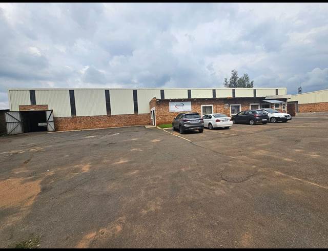 600M² WAREHOUSE TO LET IN VULCANIA