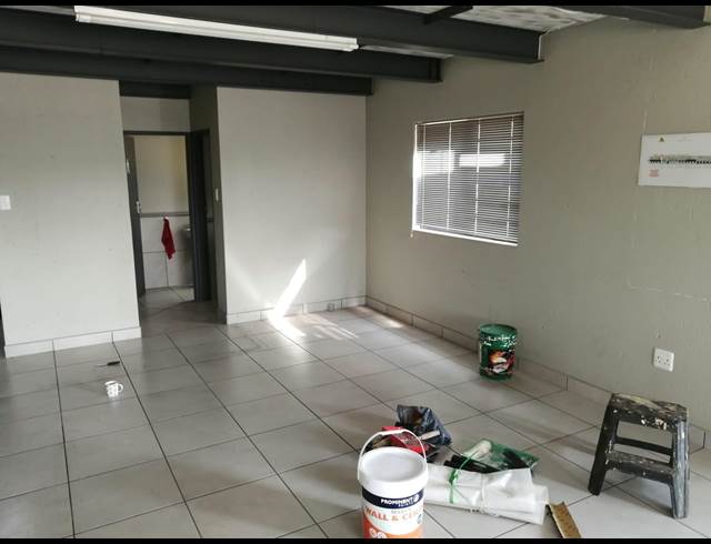 270M² WAREHOUSE TO LET IN BREDELL