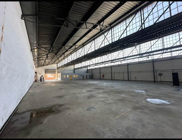 1,026M² WAREHOUSE TO LET IN HENVILLE