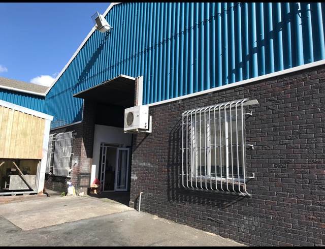375M² BUILDING TO LET IN PAROW INDUSTRIAL