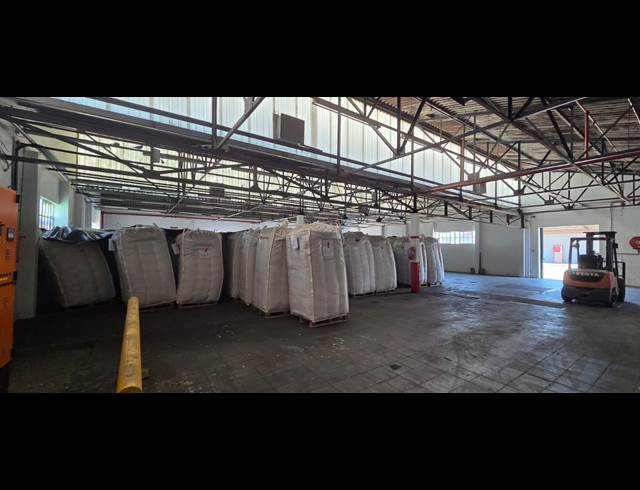 998M² WAREHOUSE TO LET IN PAARL CENTRAL