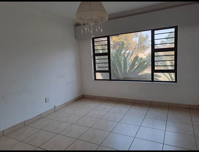 7,100M² STORAGE UNIT TO LET IN POMONA