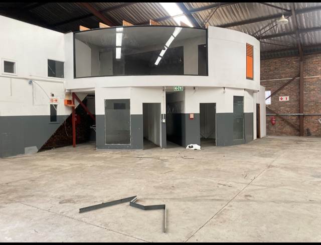 650M² WAREHOUSE TO LET IN KYA SANDS