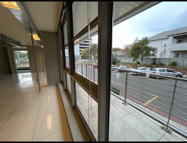 227M² OFFICE TO LET IN GARDENS