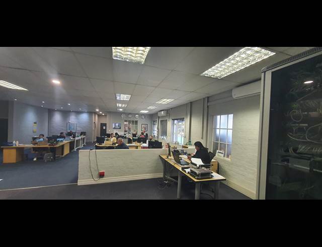 600M² BUSINESS TO LET IN PAARDEN EILAND