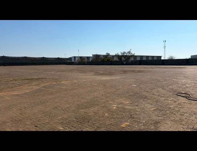 11,455M² INDUSTRIAL YARD TO LET IN ROSSLYN