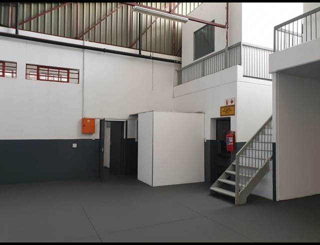 157M² WAREHOUSE RENTED IN STEELEDALE