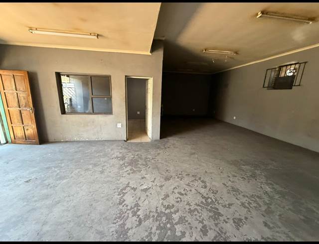 100M² WAREHOUSE TO LET IN DELAREY